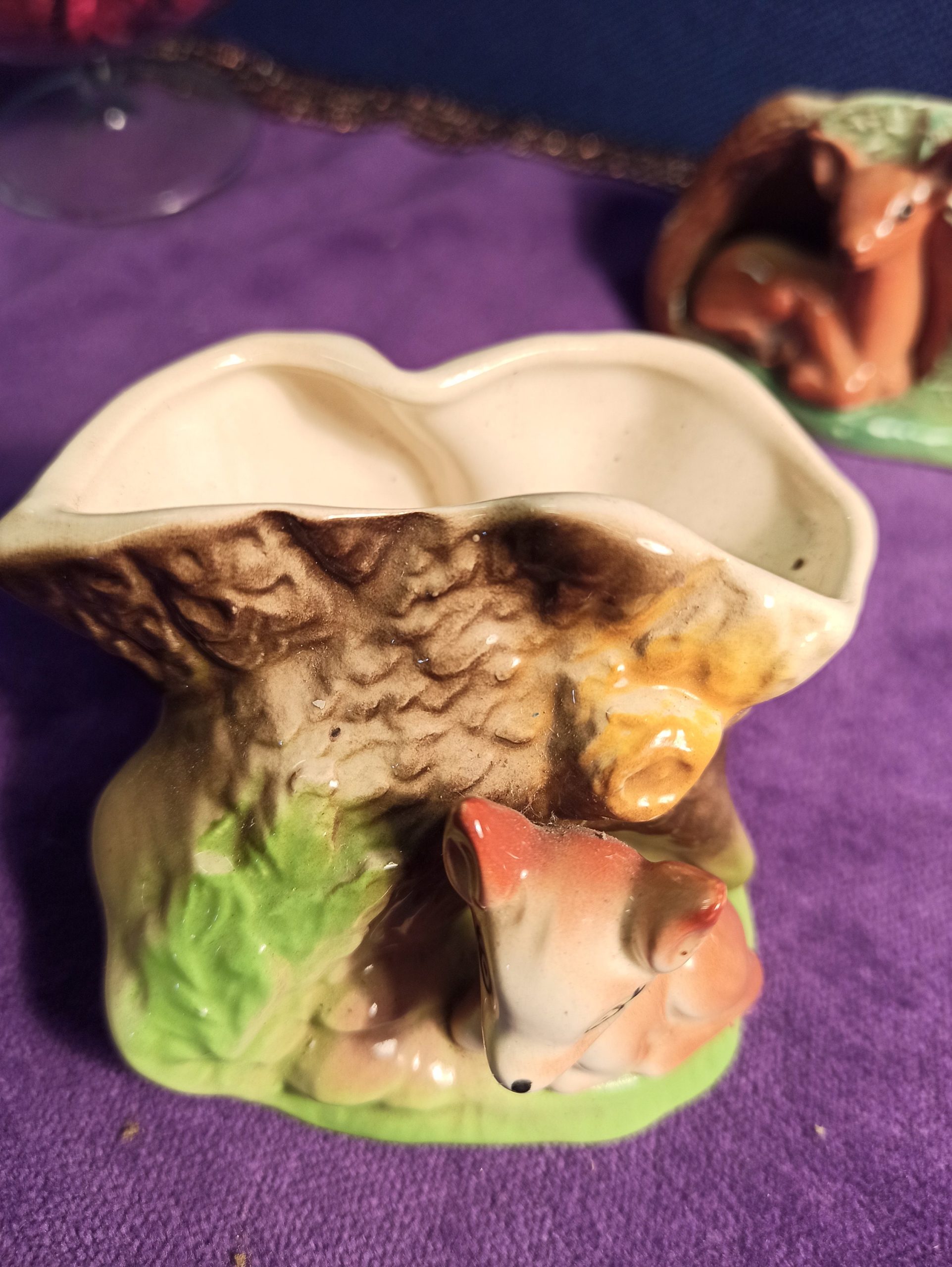 3 Vintage Withersea Posy Vases. Mother Deer and 2 Baby Deer's Sitting by Log. - Image 3