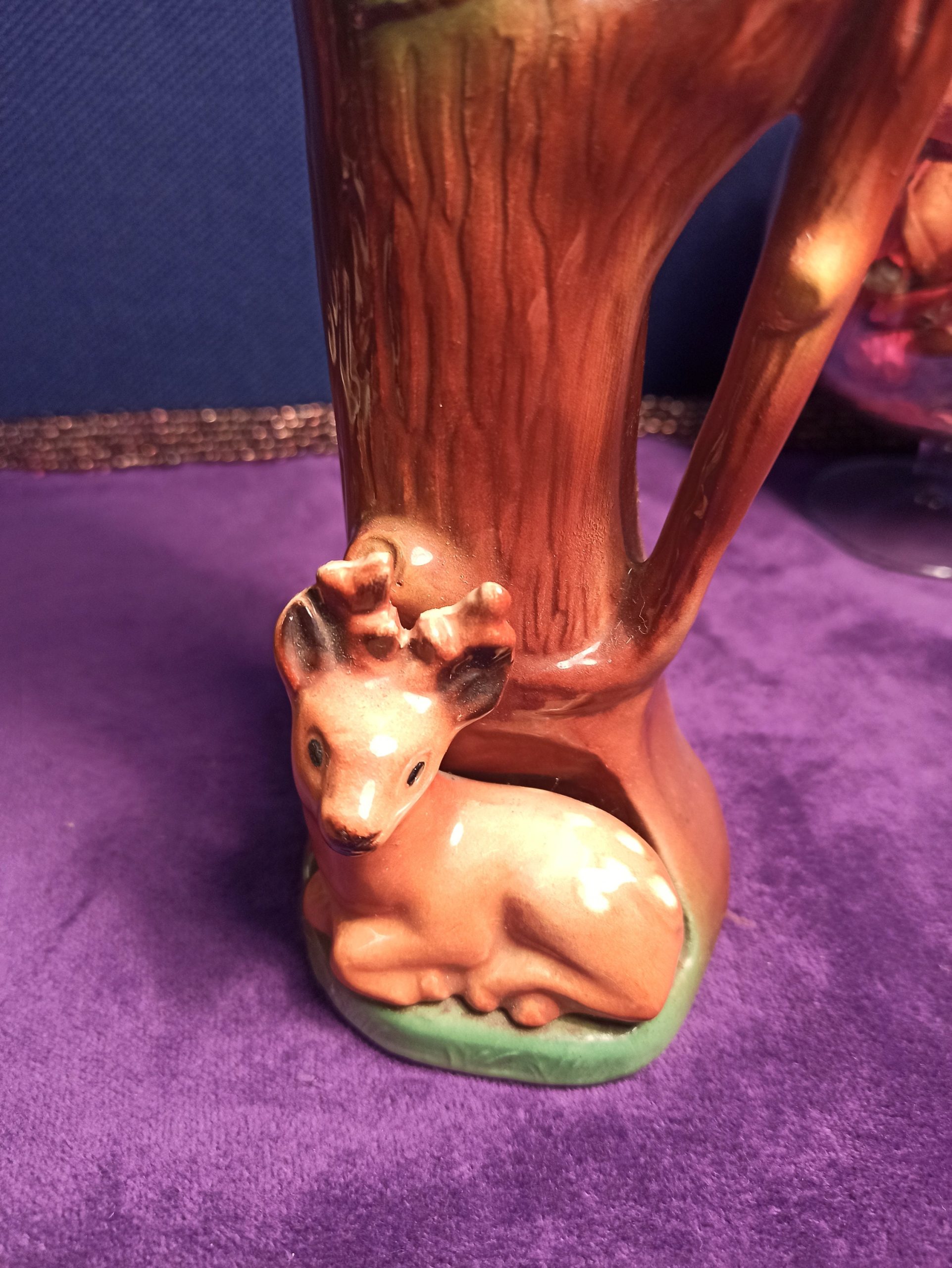 3 Vintage Withersea Posy Vases. Mother Deer and 2 Baby Deer's Sitting by Log. - Image 6