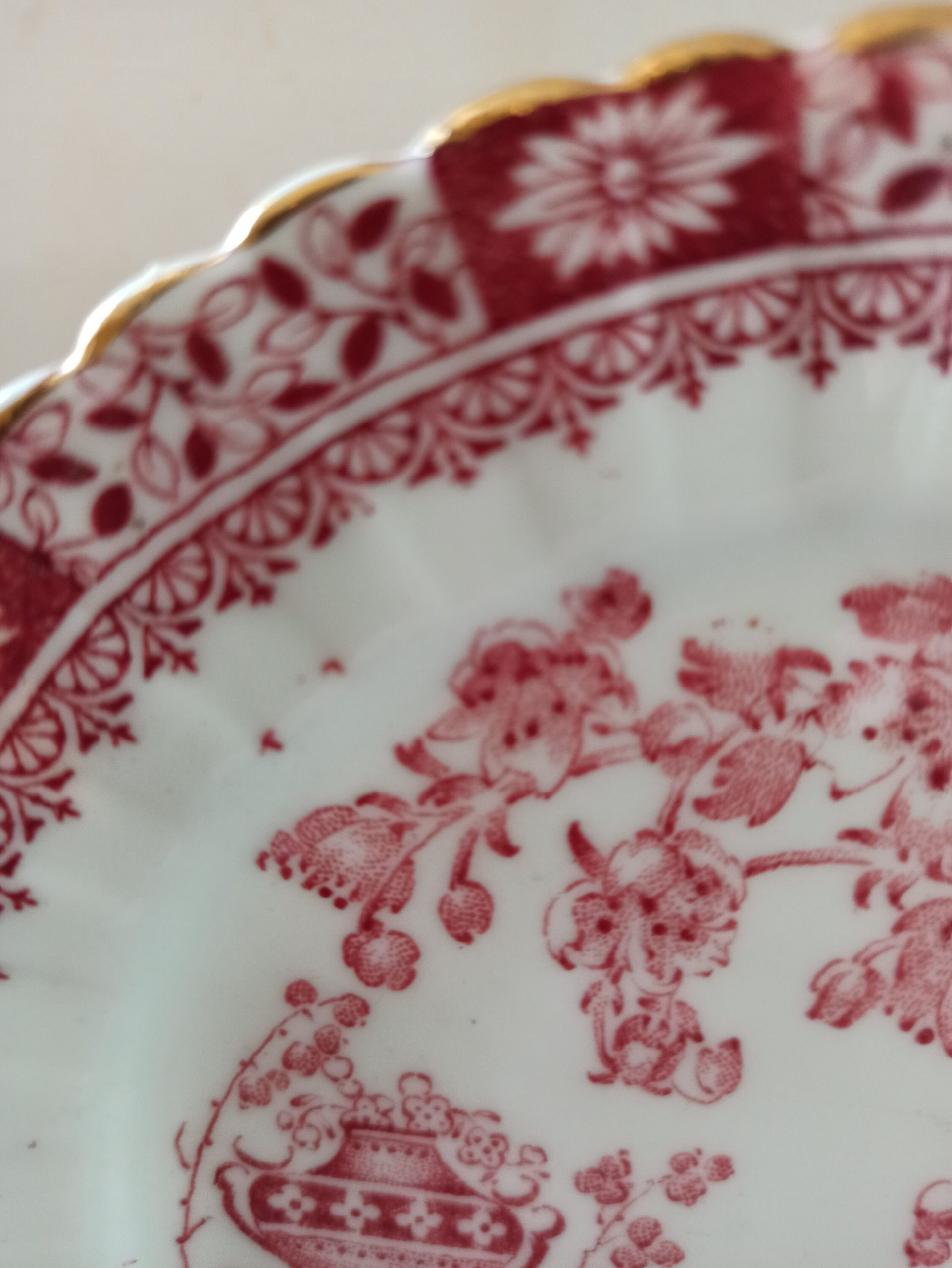 Willow Pattern Wall Plate. Red And White. Very Good Condition. - Image 4