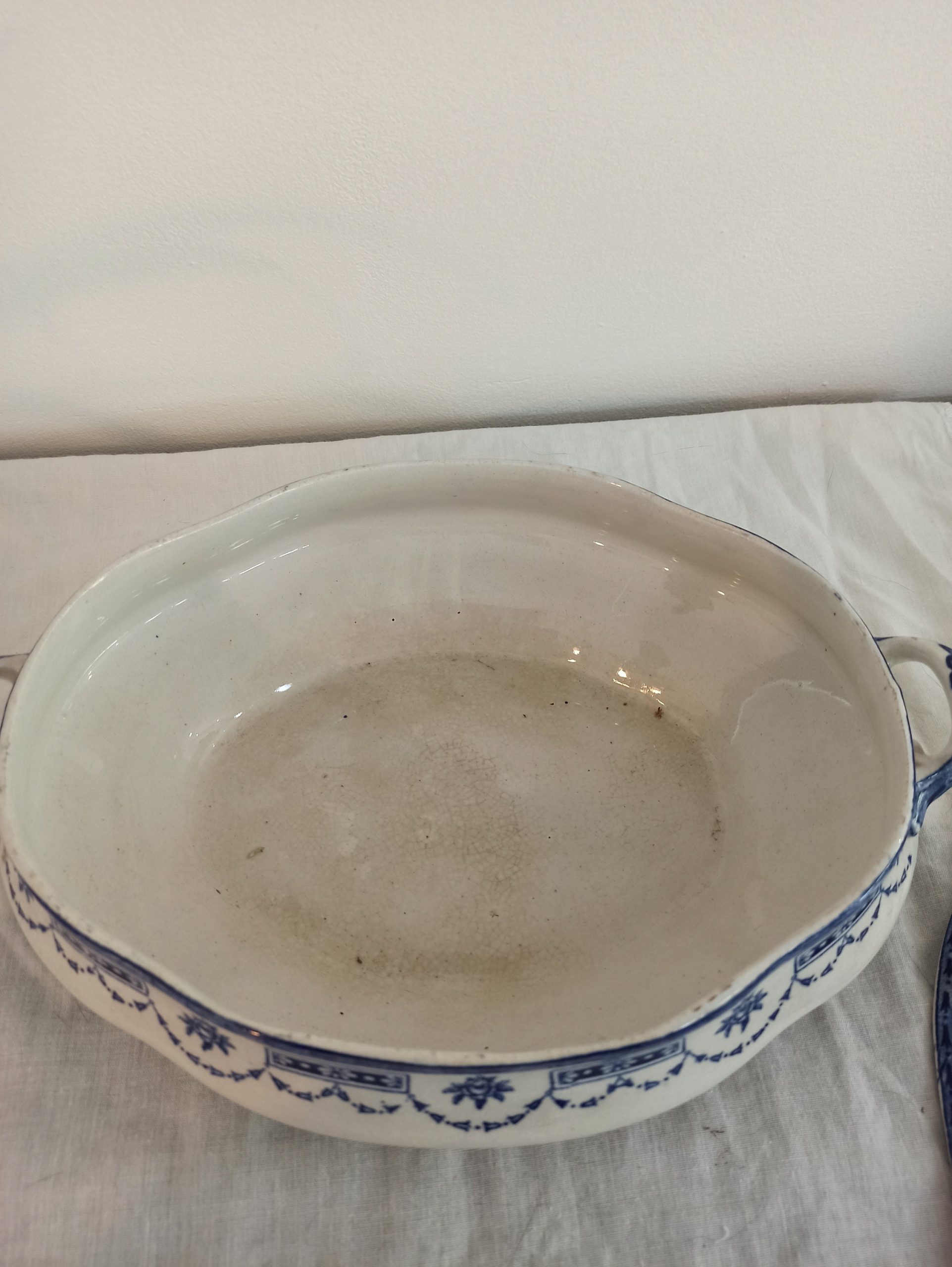 Antique Dinner Serving Set. Blue And White "Aire". Oval Meat Platter, Vegtable Tureen And Gravy/Sauce Boat. - Image 7