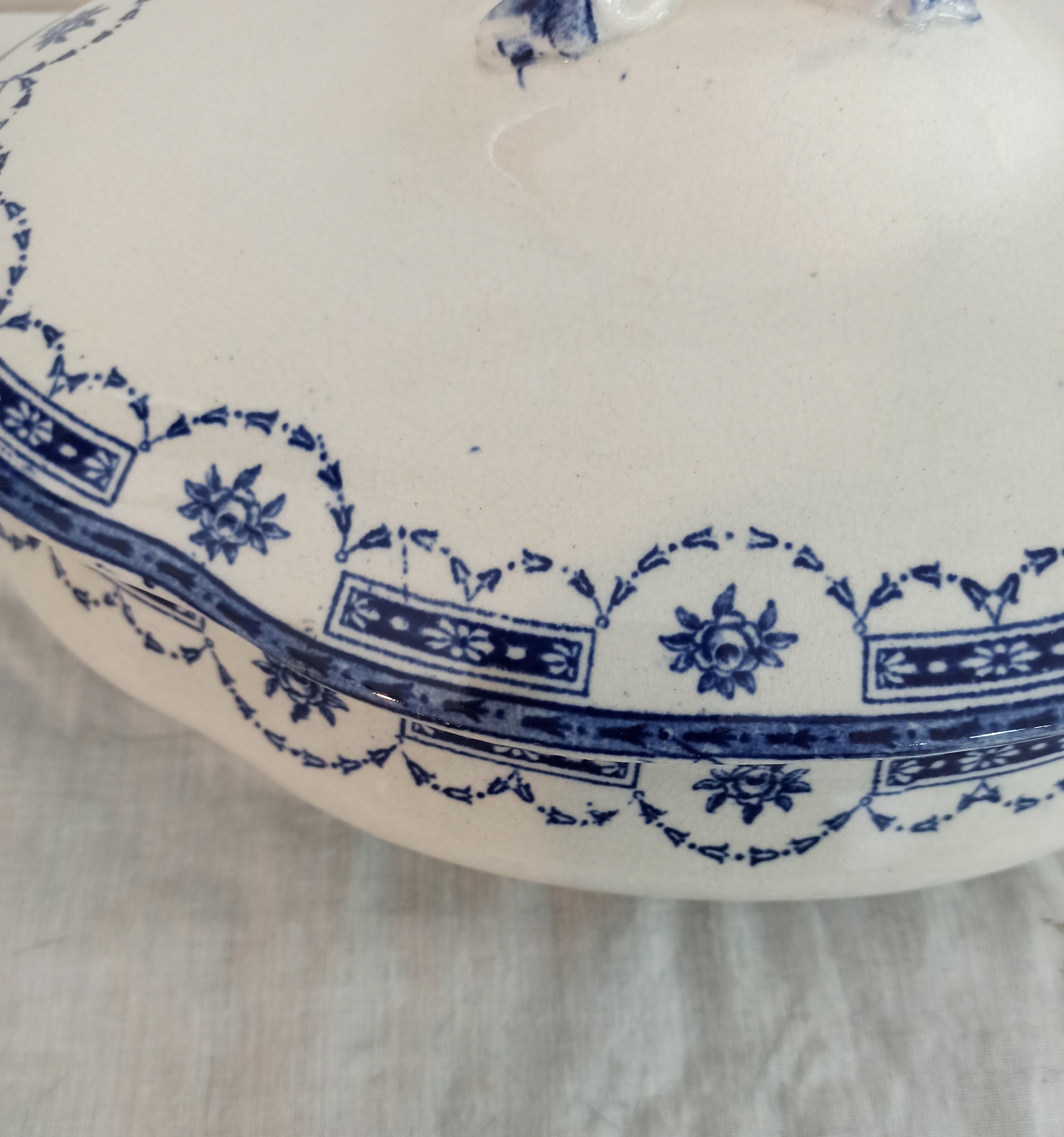 Antique Dinner Serving Set. Blue And White "Aire". Oval Meat Platter, Vegtable Tureen And Gravy/Sauce Boat. - Image 6