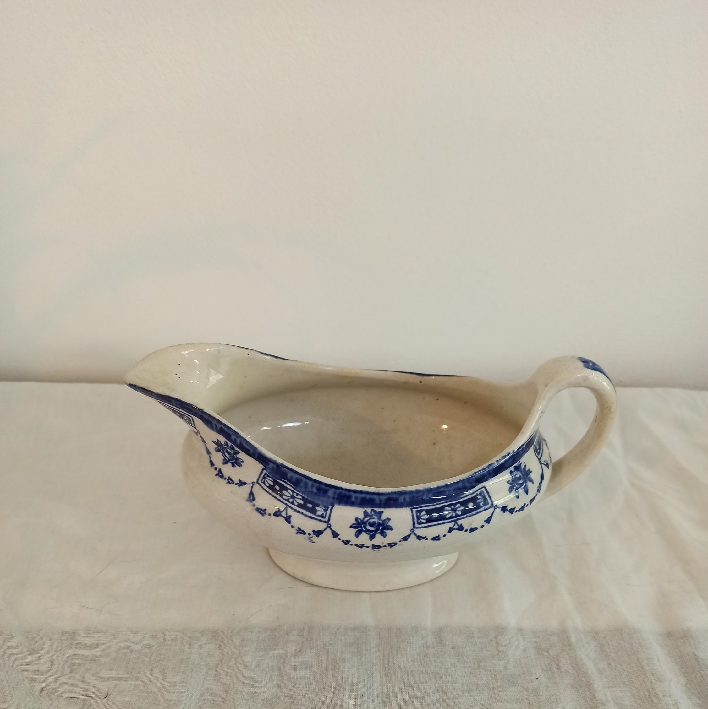 Antique Dinner Serving Set. Blue And White "Aire". Oval Meat Platter, Vegtable Tureen And Gravy/Sauce Boat. - Image 8