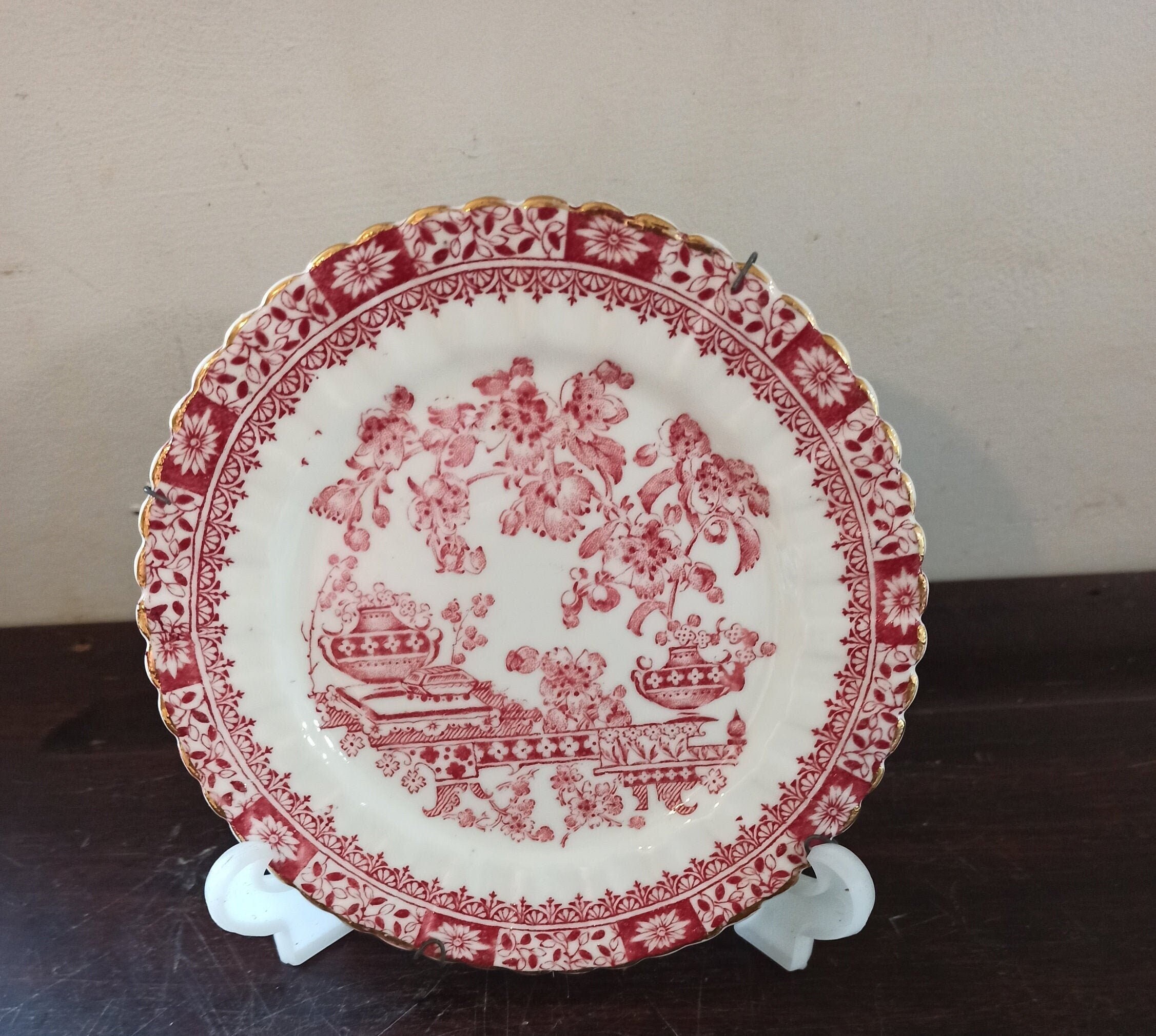 Willow Pattern Wall Plate. Red And White. Very Good Condition.