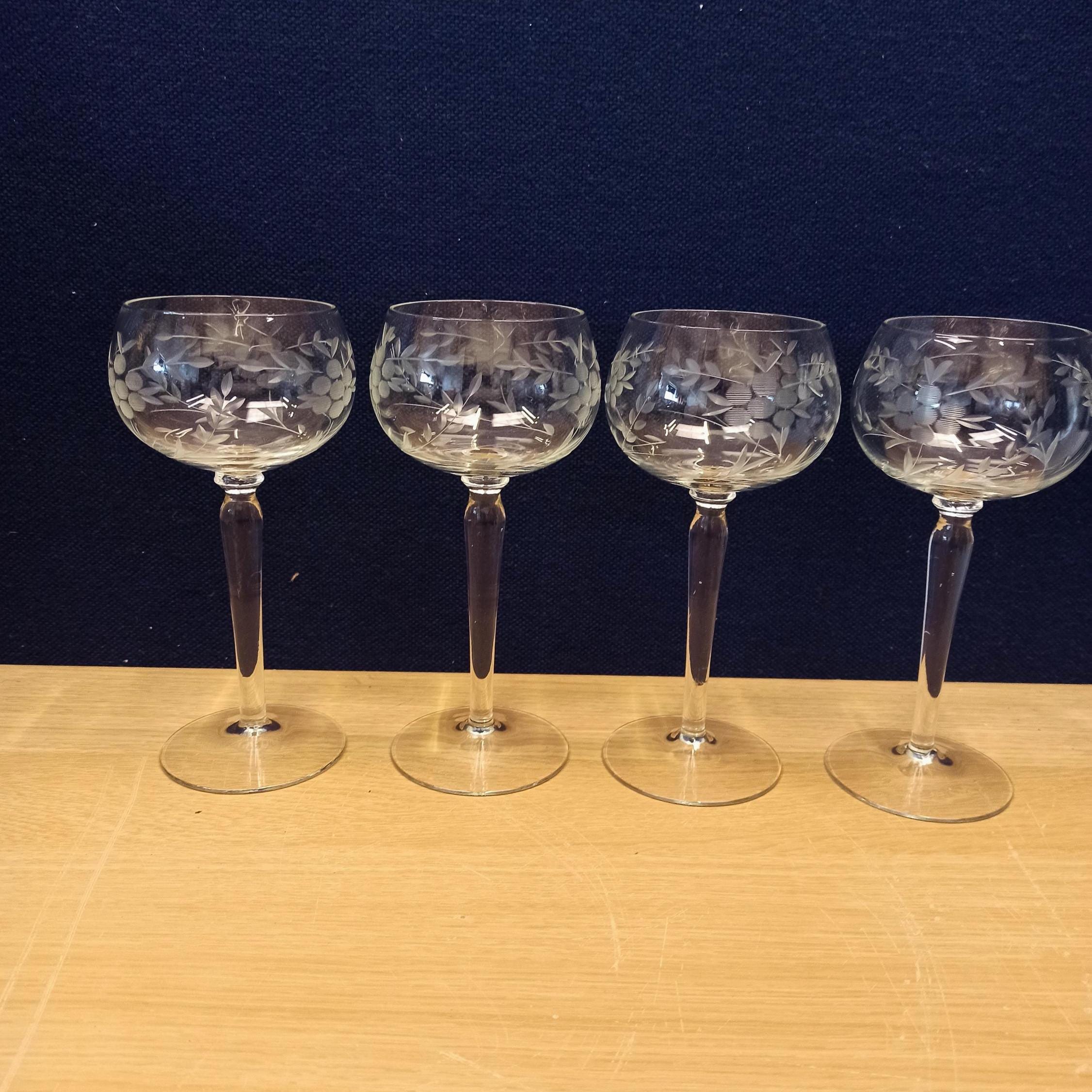 Set of 4 Small White Wine Glasses. Etched Leaf Design. 2 Designs. Vintage. - Image 7