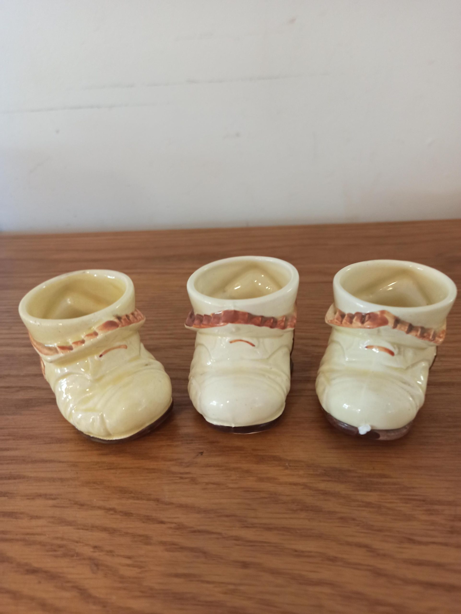 Vintage Cottage Ware. Lidded Sugar Bowl, Milk Jug, Egg Cups. - Image 11