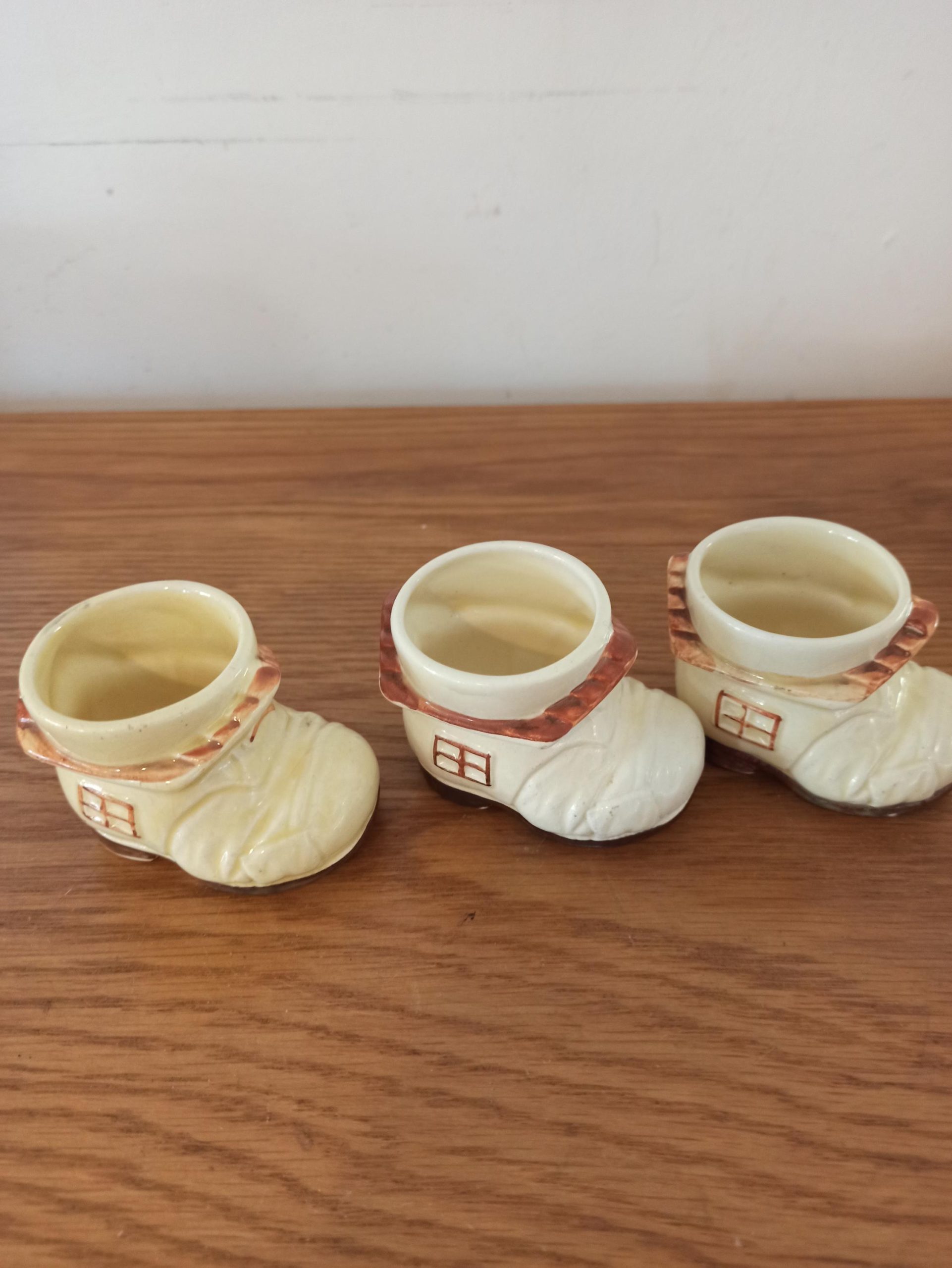 Vintage Cottage Ware. Lidded Sugar Bowl, Milk Jug, Egg Cups. - Image 15
